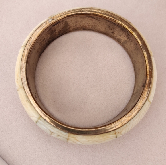 Vintage carved bone bangle - Picture 6 of 6